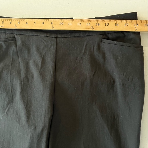 Chico's Brigitte Pull-On Rivet Slim Leg Capris Women's Sz 2 US 12 Black Casual - Picture 7 of 14